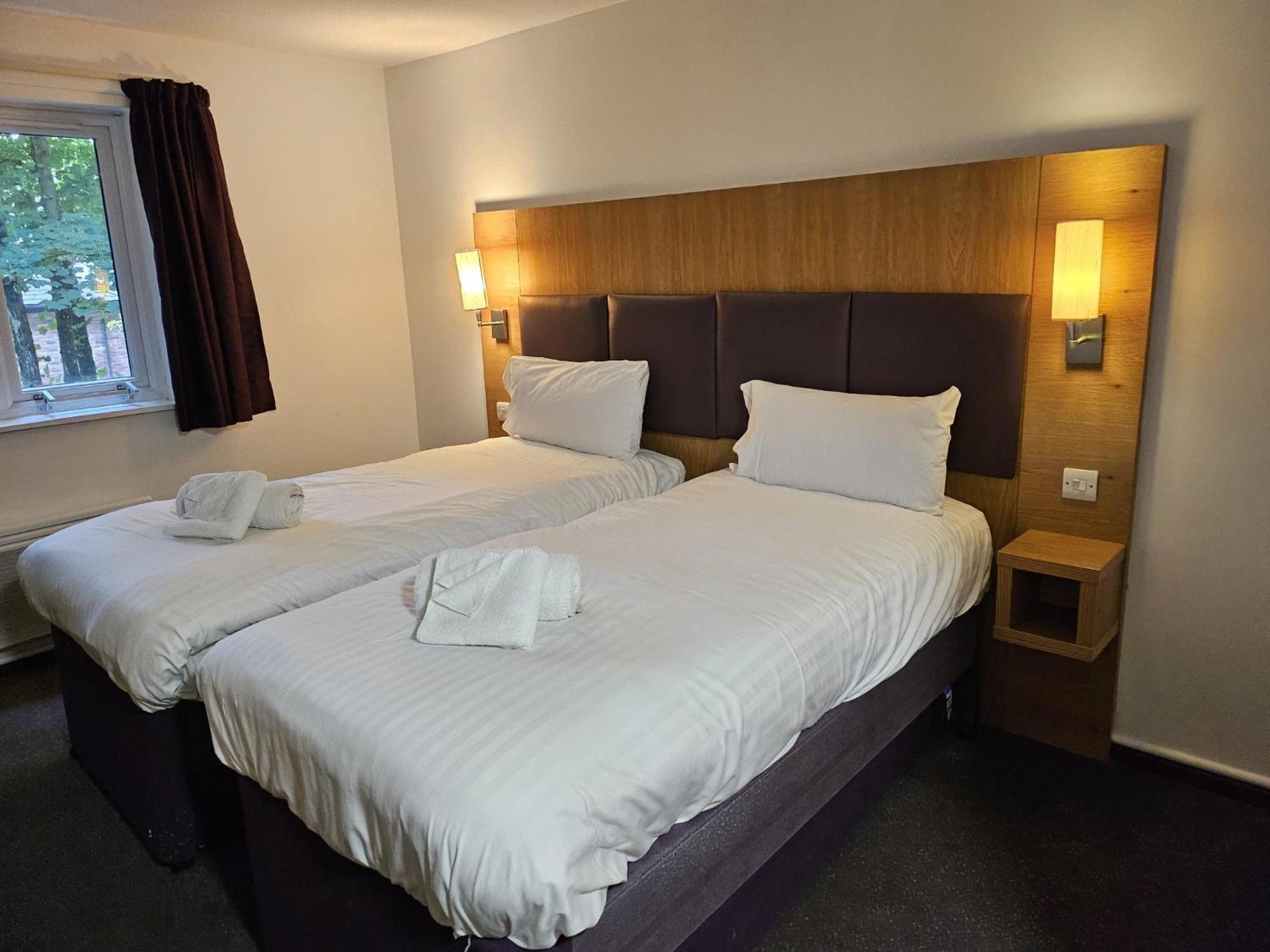 V Lodge Manchester 米德尔顿 外观 照片