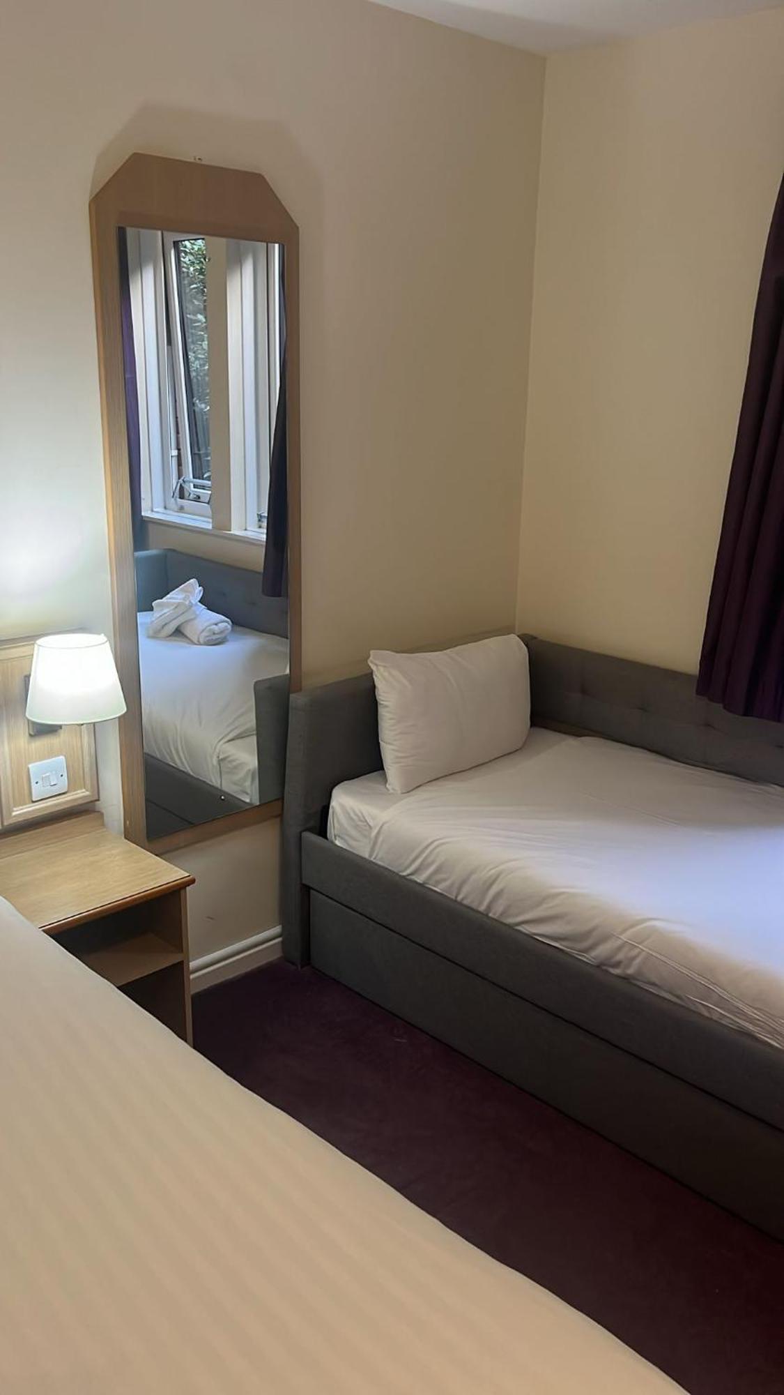 V Lodge Manchester 米德尔顿 外观 照片